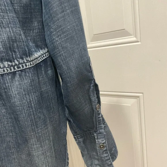 ☃️☃️ Cloth & Stone Women’s Buttoned Sleeves Pockets Longer Back Shirt, M - Picture 7 of 11